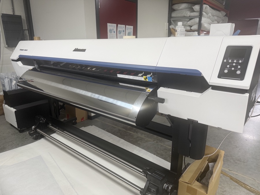 Mimaki TS330-1600 sublimatieprinter in het atelier van GFD