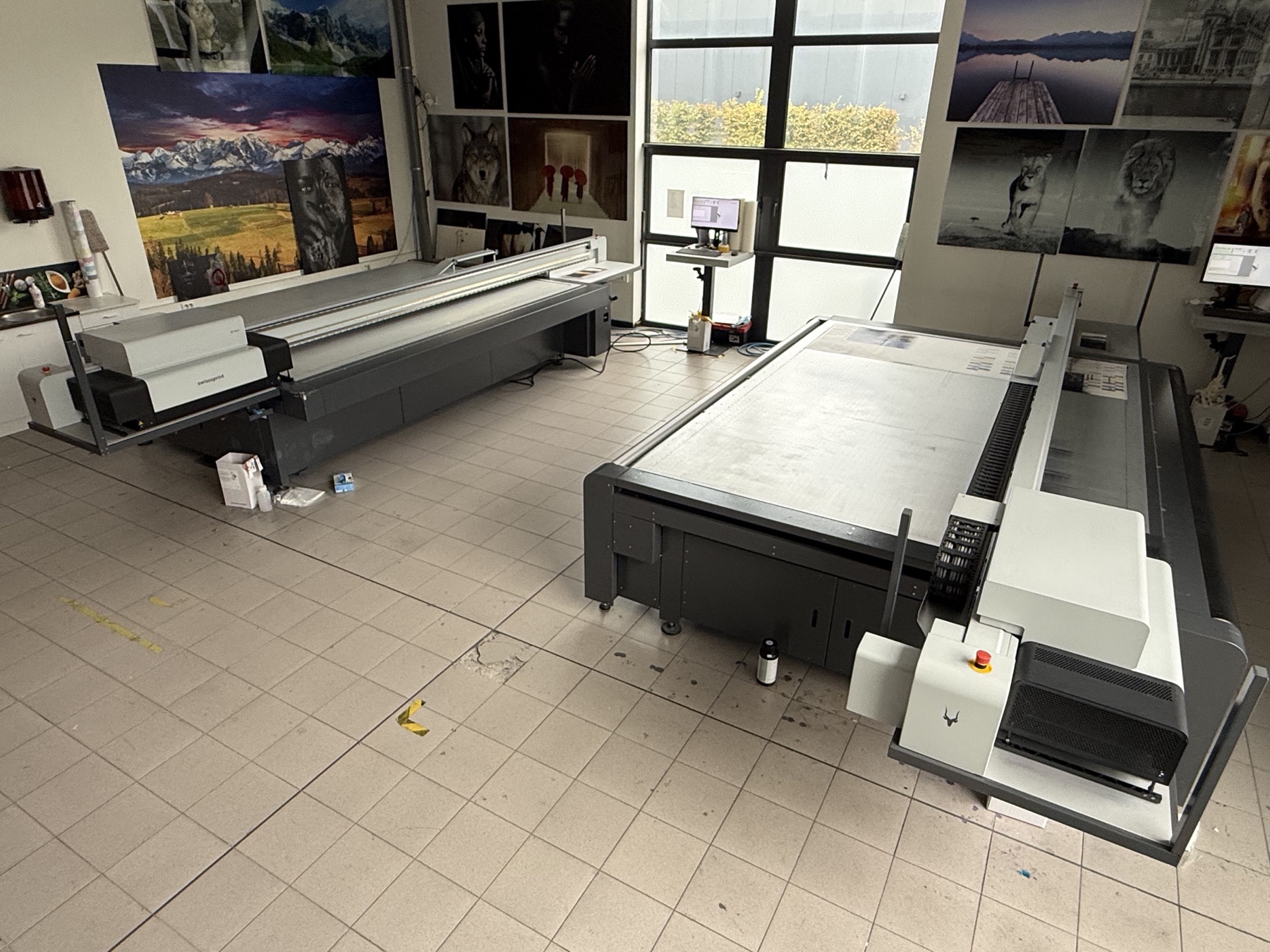 Productieruimte van GFD in Maaseik met twee swissQprint vlakbedprinters