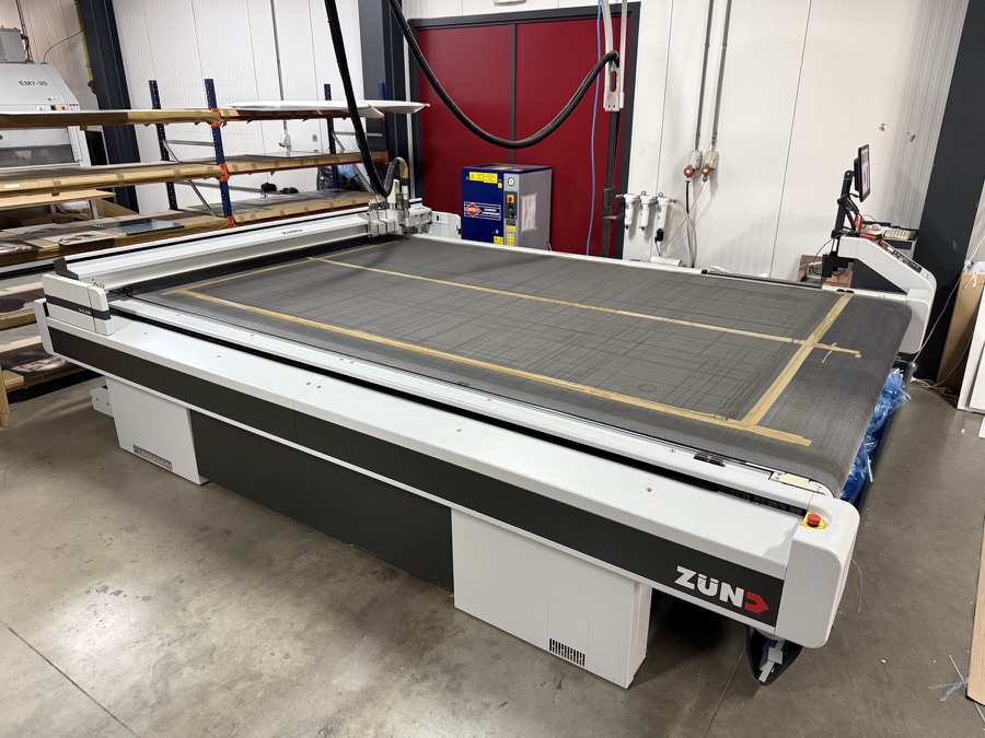 Zünd G3 3XL digitale snij- en freesmachine bij GFD