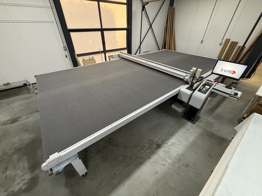 Zünd G3 XL digitale snijmachine in het GFD-atelier