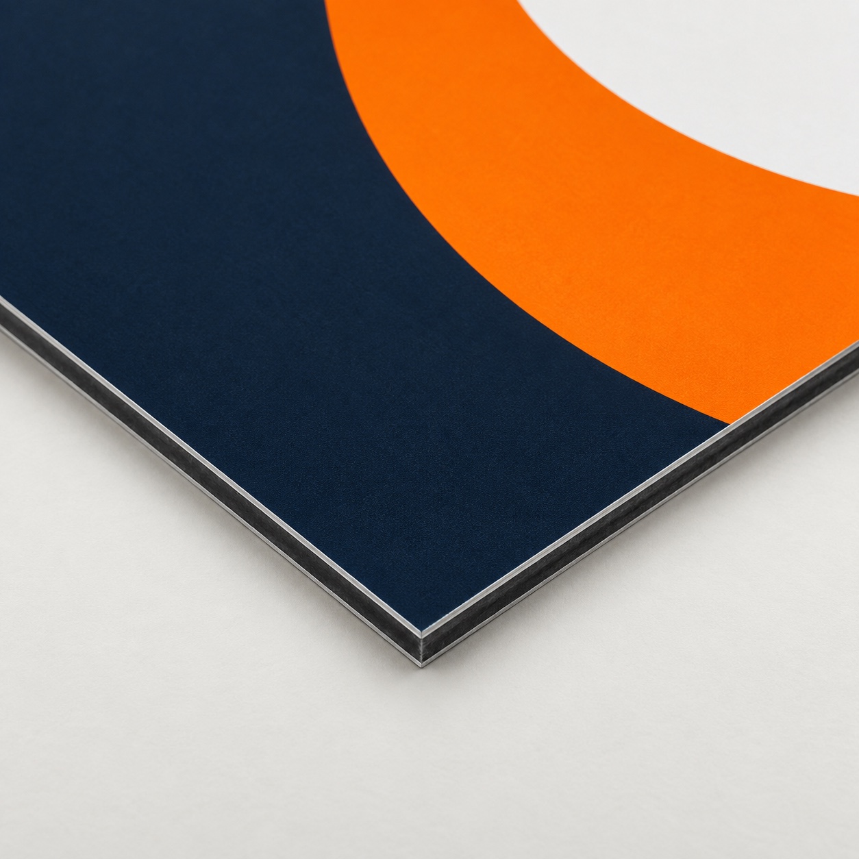 Hoekdetail van een bedrukt aluminium composietbord van Dibond 3 mm